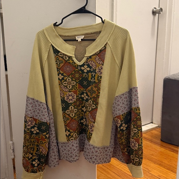 POL Exposed Seam Printed Notched Raglan Sleeve Knit Top NWOT - Picture 6 of 8